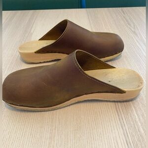 Sven low heel chestnut brown clogs size 39